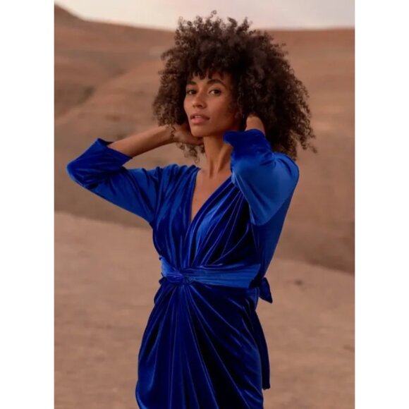 Velvet Elegance : Royal Velvet Dress – A Statement of Luxury - Picture 4 of 7